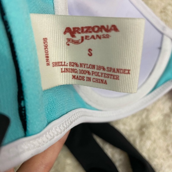 Bikini - Picture 5 of 5